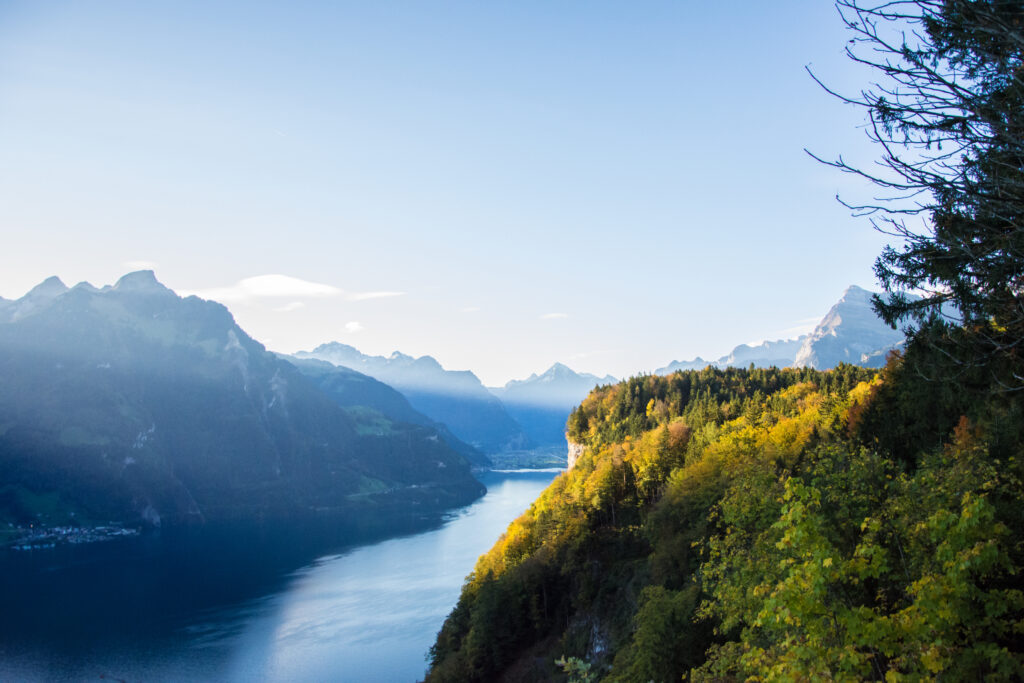 Weg der Schweiz - nach Wilhelm Tell mit Blick auf den Vierwaldstättersee