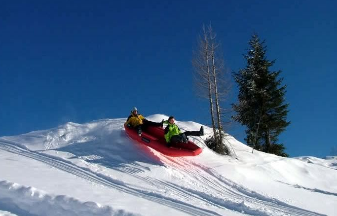 Snow Rafting in Slowenien.
